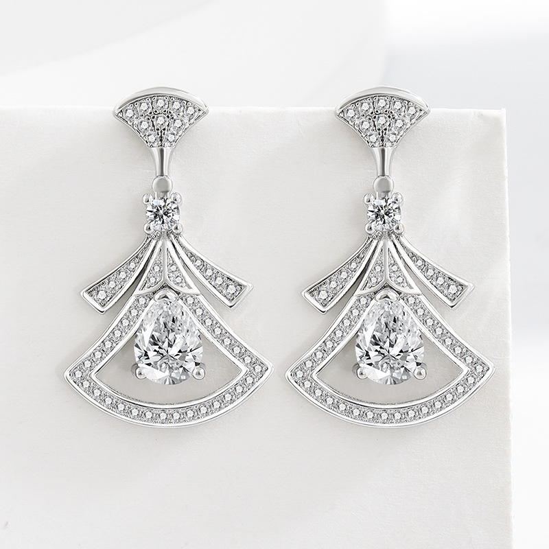 Exquisite Diamond-Set Fan-Shap - огляд і ціна Body Jewelry Lot