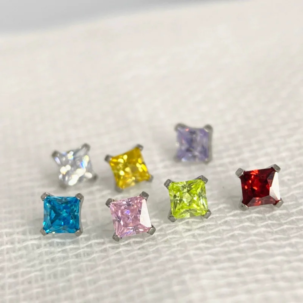 ASTM F136 Titanium Lip Piercin - огляд і ціна Body Jewelry Internally Threaded